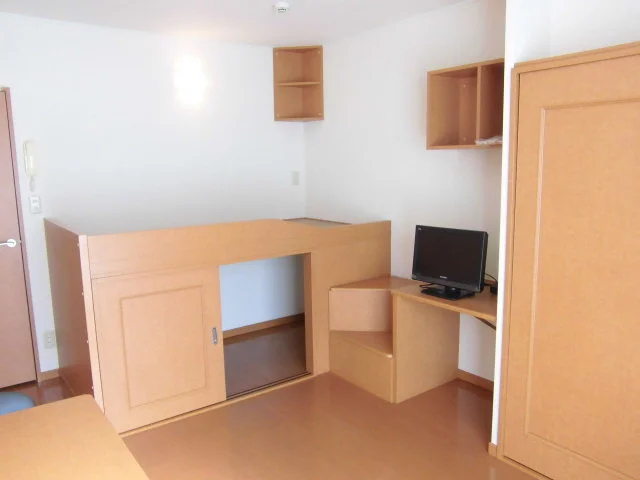 ベッドの下は収納出来ます。