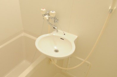 白を基調とした清潔な洗面台