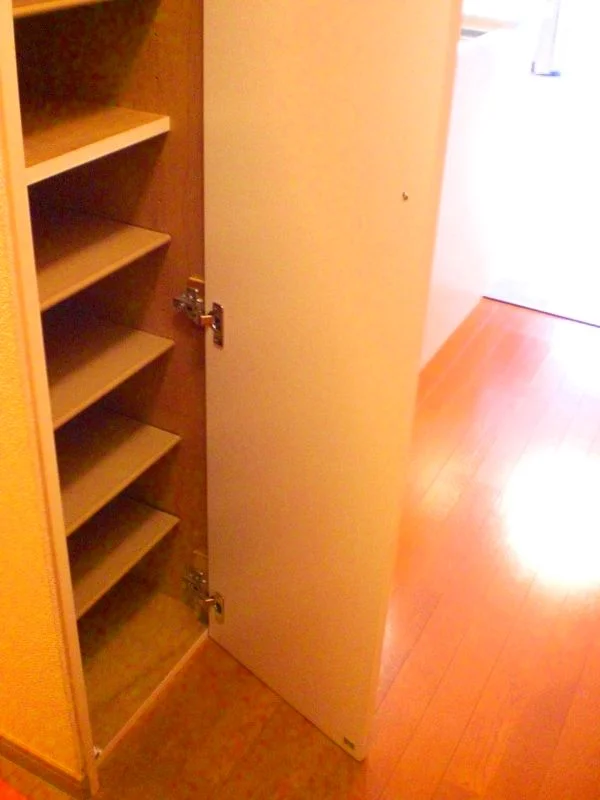 靴箱は高さを自由に変えられます。