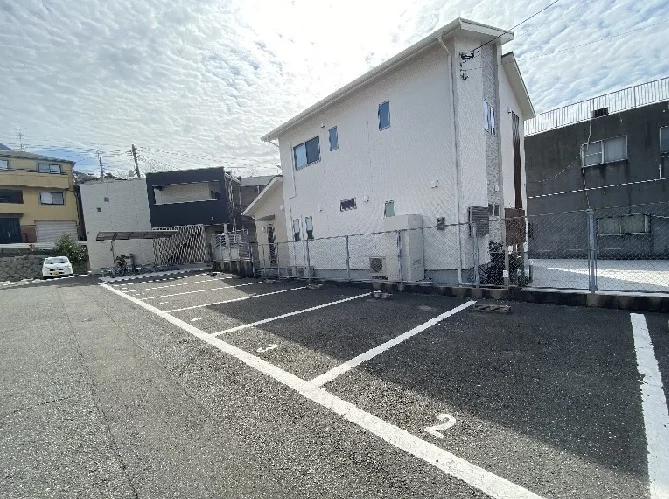 駐車場の詳細は、担当店までお問い合わせ下さい。
