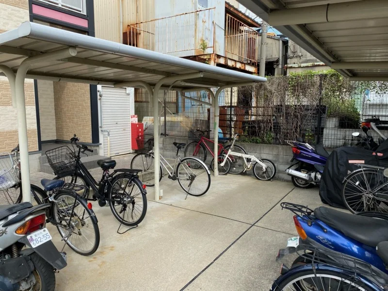 屋根付き駐輪場です。