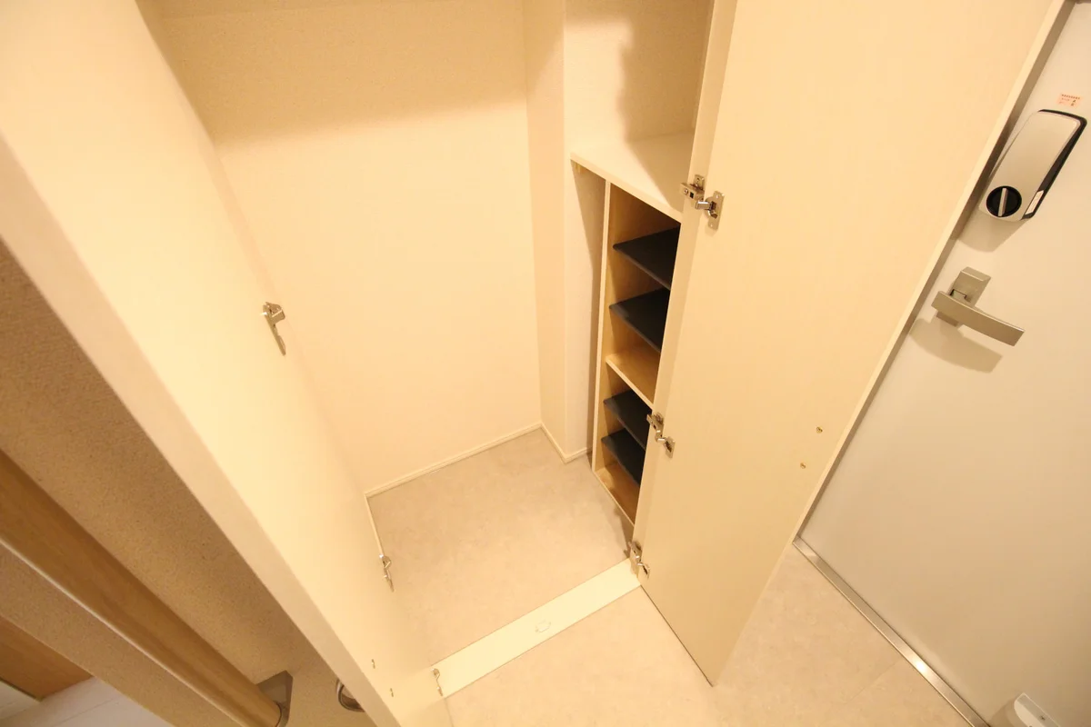 シューズクローク付きで玄関がスッキリしますよ♪