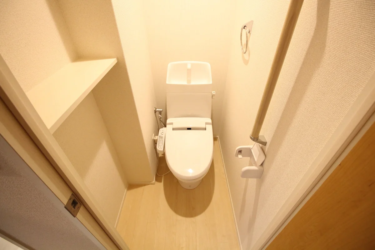 トイレは清潔感が命！（手摺り付きは1Fのみ）