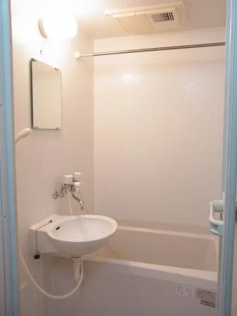 雨の日に便利な浴室乾燥機・物干し竿付き