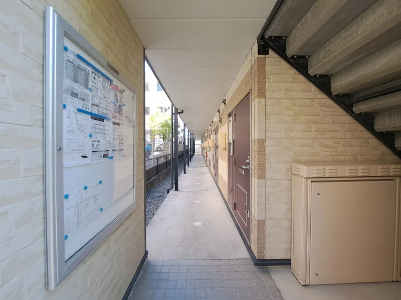 廊下1F・インフォメーションボード