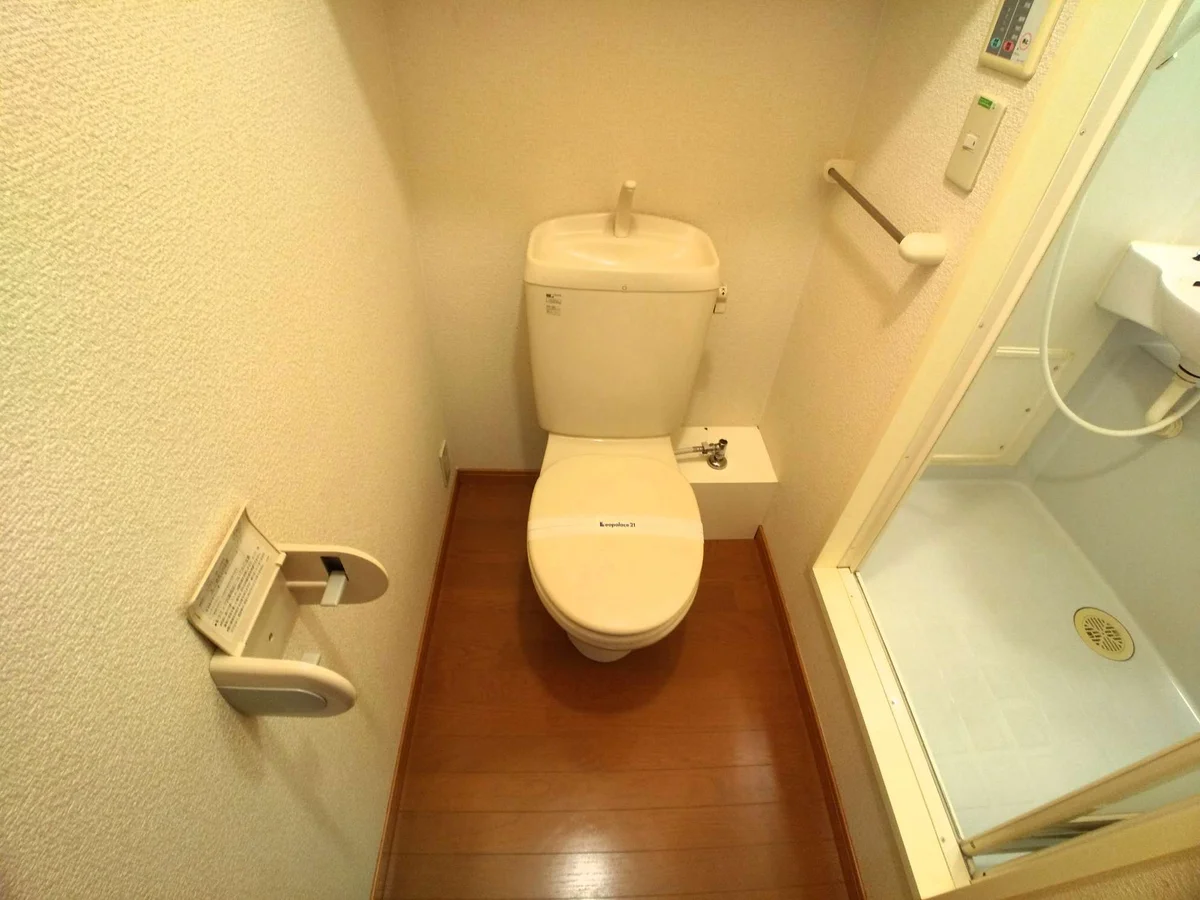 明るく清潔感のあるトイレ