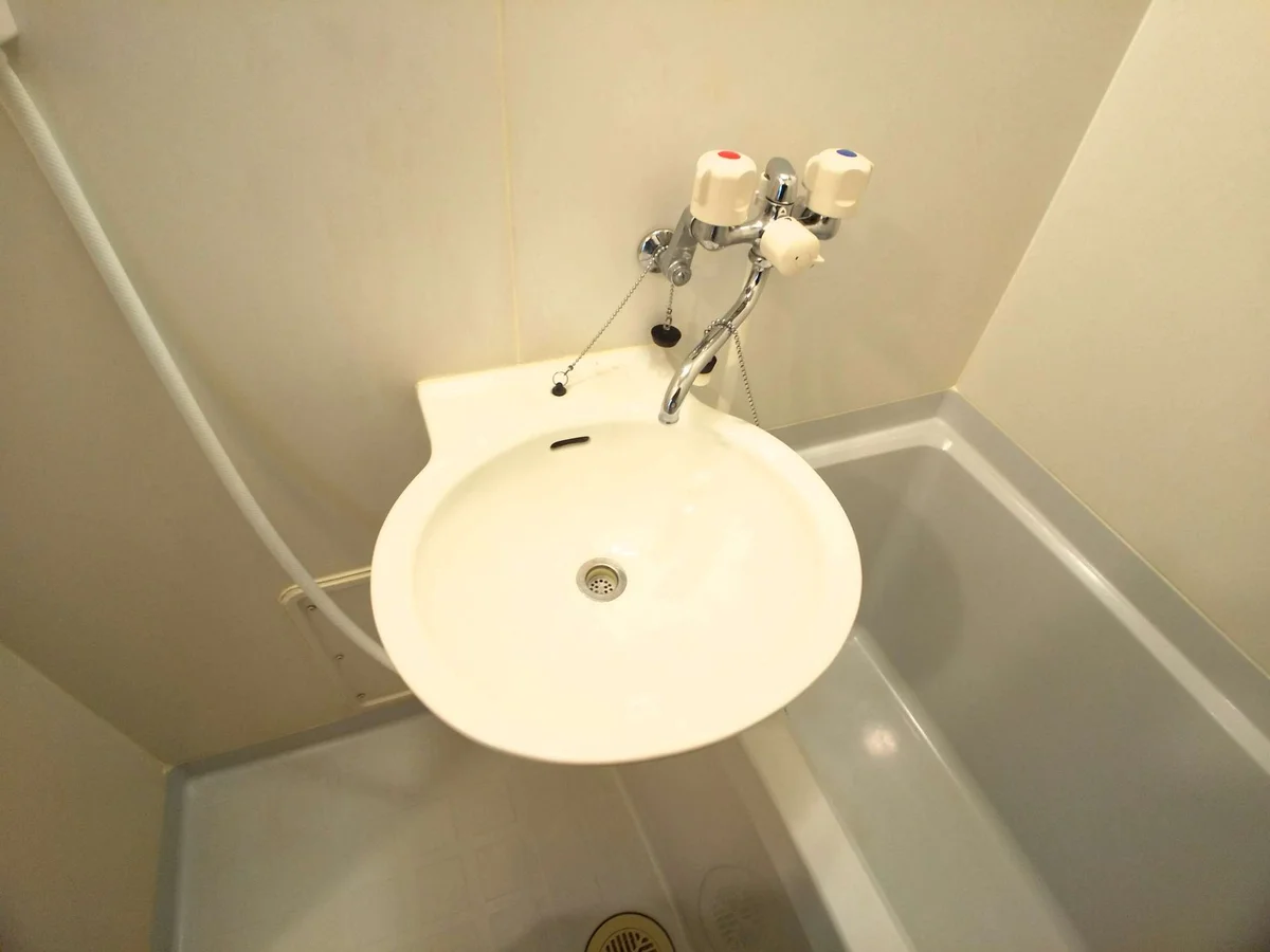 鏡を備え　準備のしやすい洗面台