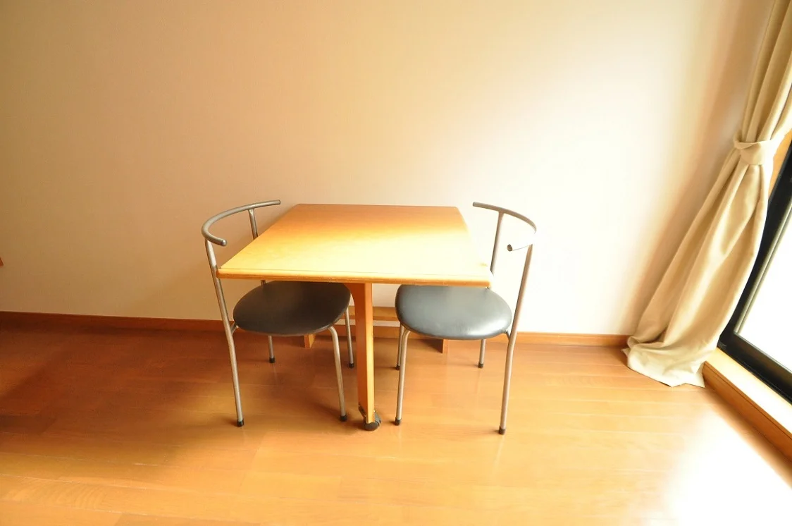 折り畳みテーブルと椅子2脚
