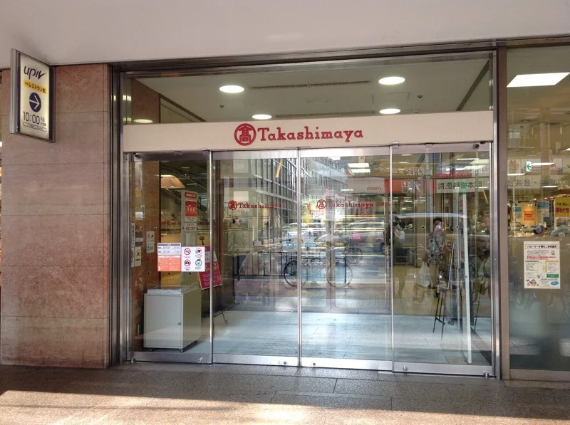 なんと堺東駅と併設して百貨店があります。なんでも揃いますよ。