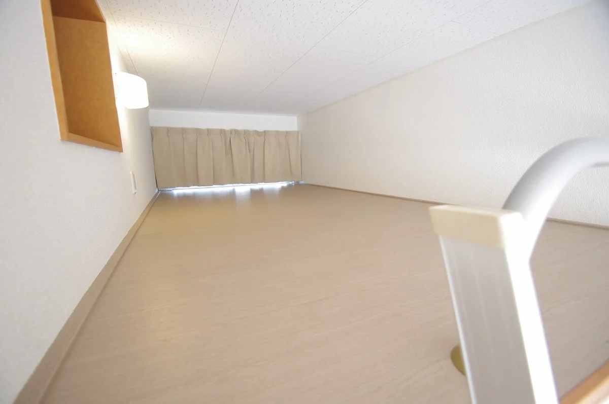 居室は約6畳、ロフトは約4畳です♪