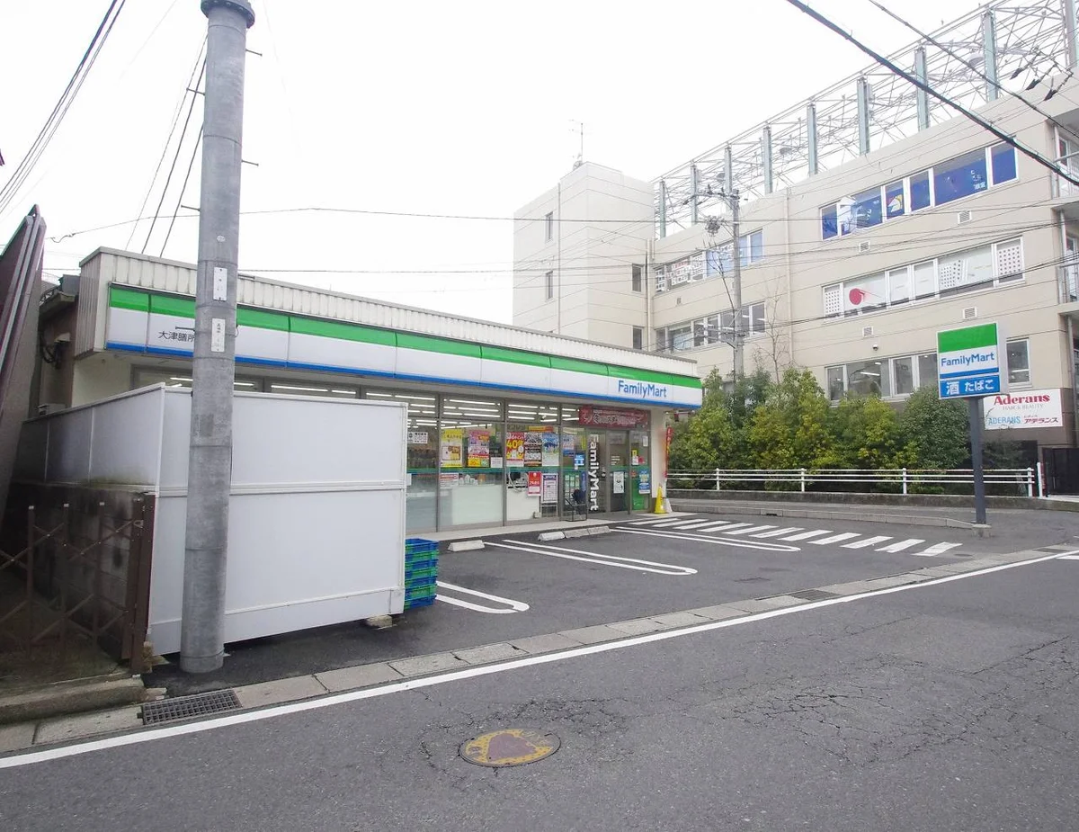 徒歩約5分の距離　　