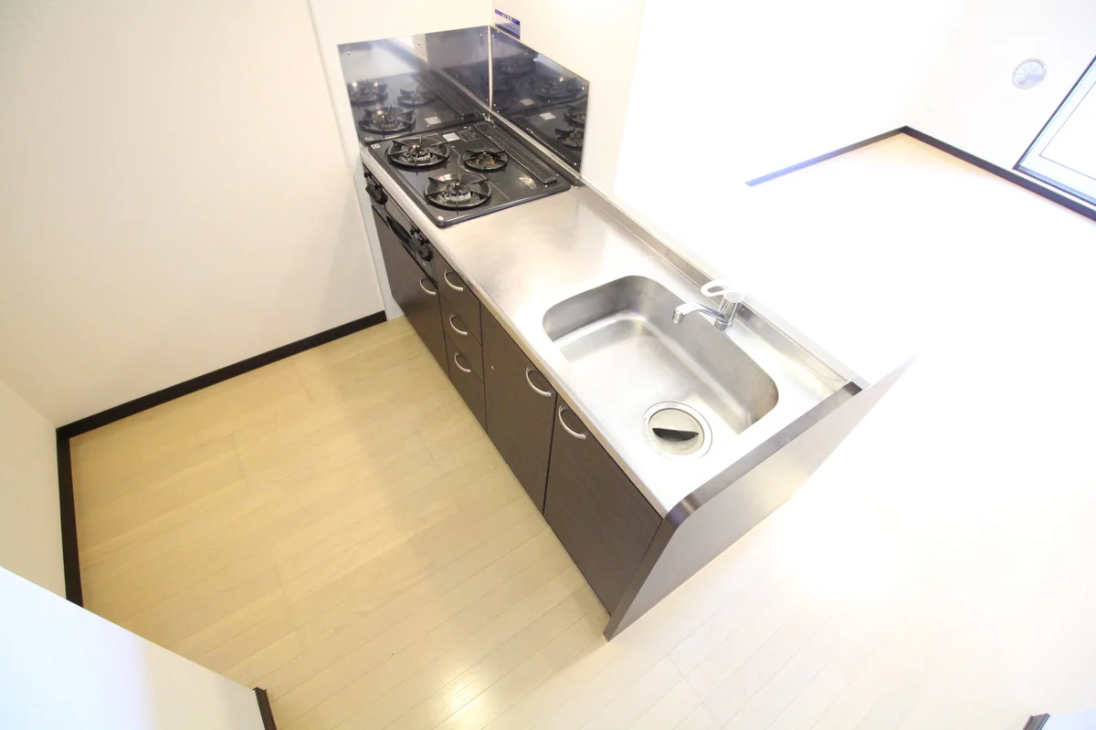 ガスコンロ式のカウンターキッチンです。（写真は家電無し）