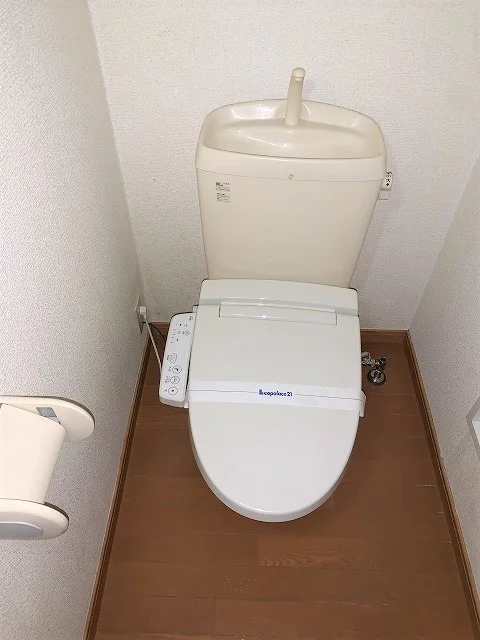 温水洗浄便座付き　1人暮らしにも嬉しいバス・トイレ別！
