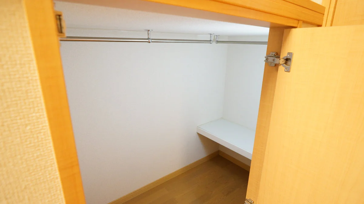 ベット下に大型収納あります！