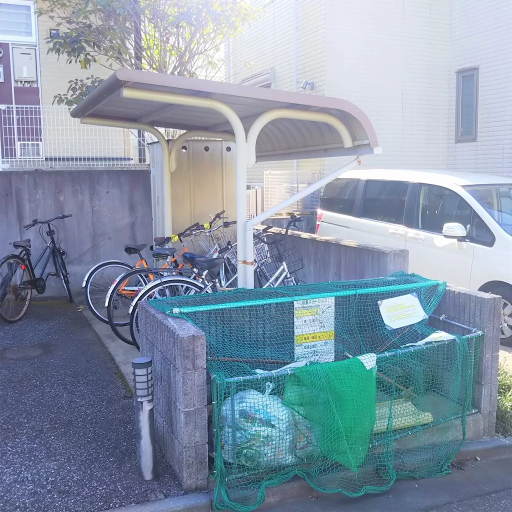 駐輪場完備。ごみ集積場もあります！