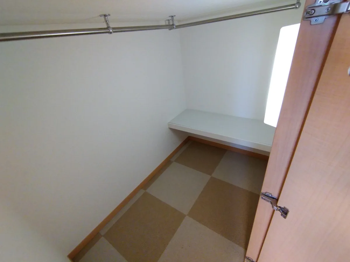 収納内ライト付き