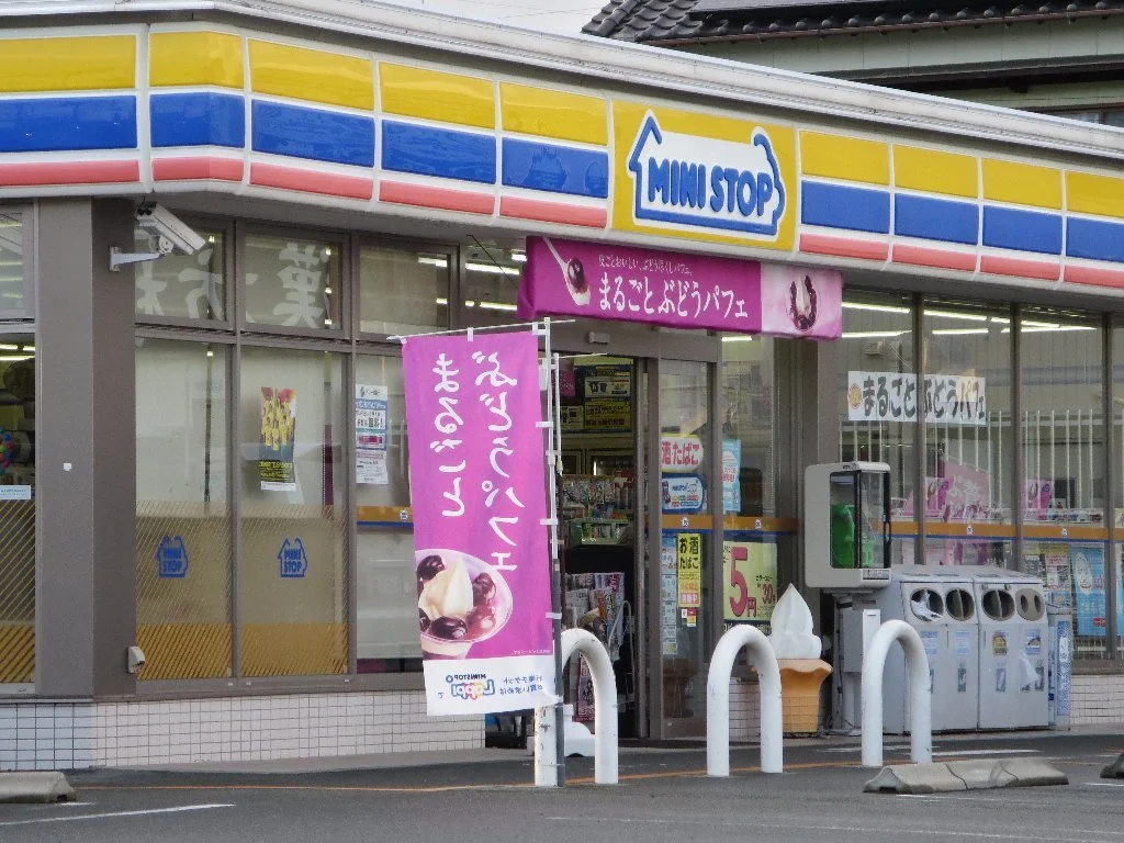 ｺﾝﾋﾞﾆ徒歩4分 270ｍ