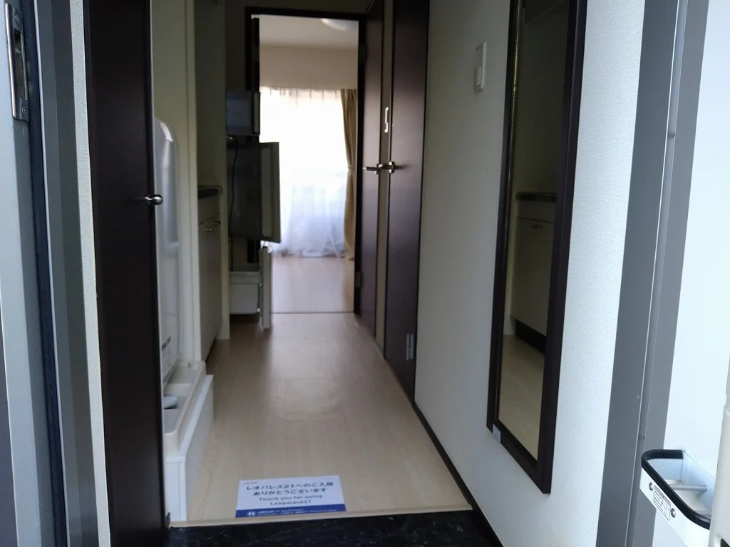 姿見付き　お出かけ前の確認に♪