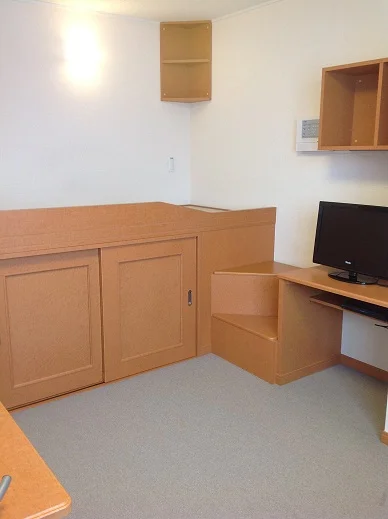 １Ｆ：フローリング　２Ｆ：じゅうたん