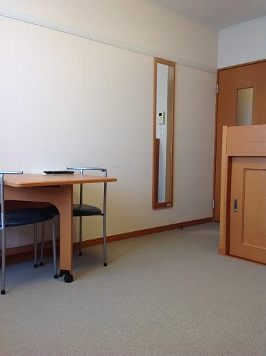 １Ｆ：フローリング　２Ｆ：じゅうたん