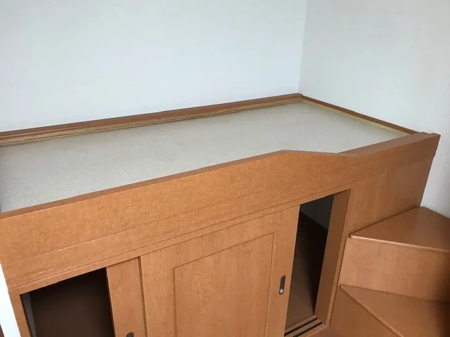 造付ベッドと収納です