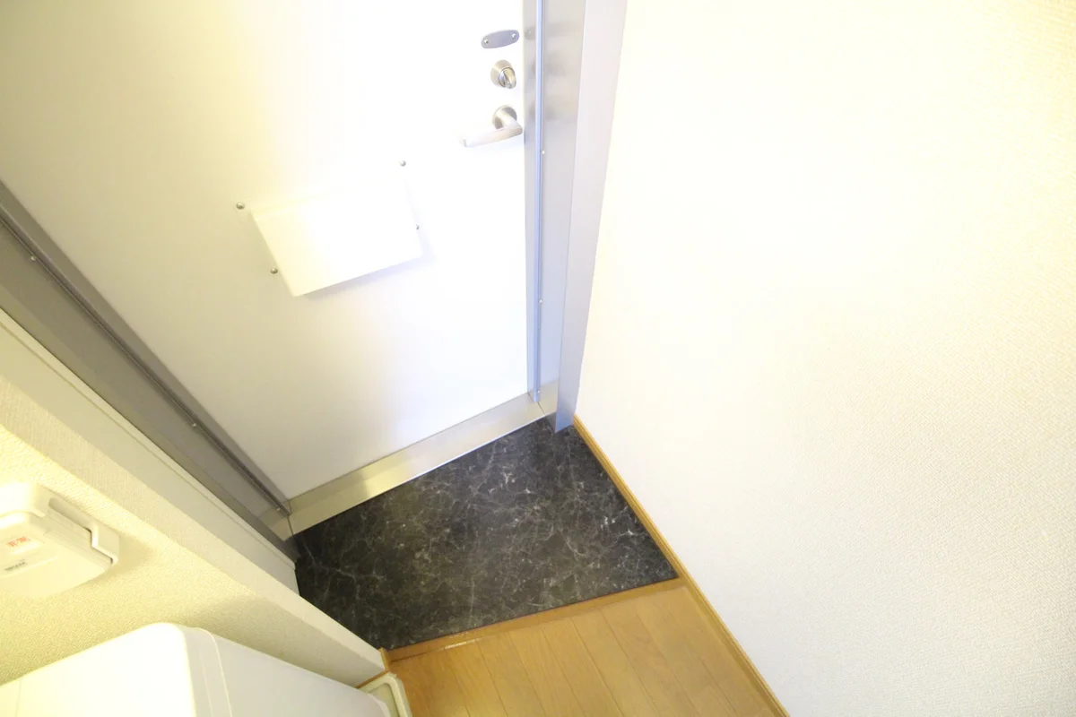玄関にはシューズＢＯＸ有り。