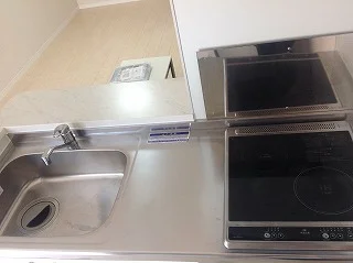 カウンター付きオープンキッチンです