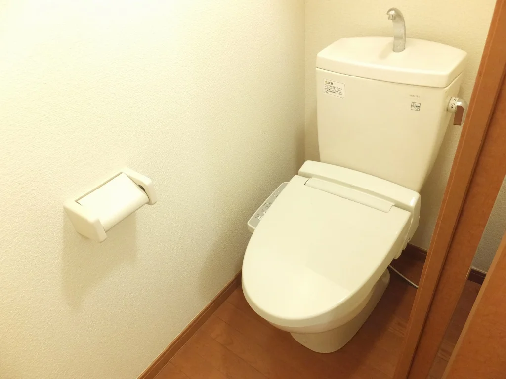 温水洗浄便座なので１年中快適です。