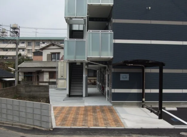 共用部分は清掃業者が清掃しております。