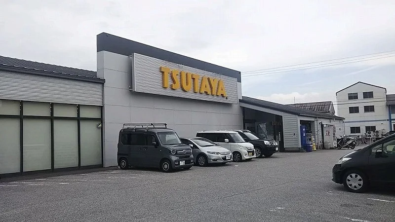 TSUTAYA 潮江店まで727メートル（徒歩10分）