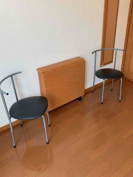 机と椅子が付いていて便利です♪