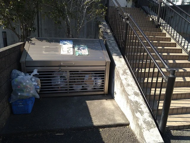 ダストボックス