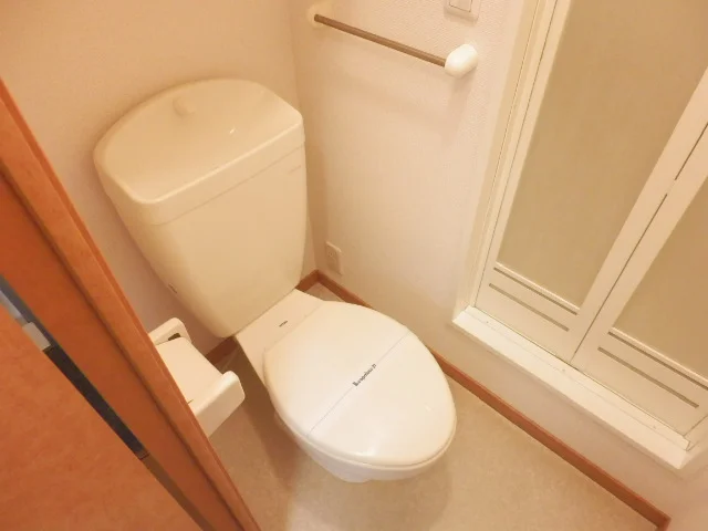 トイレの奥にお風呂があり、脱衣所にもなります！