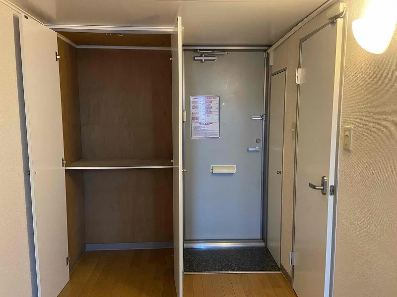 ※同タイプ部屋の写真となります（玄関・収納）