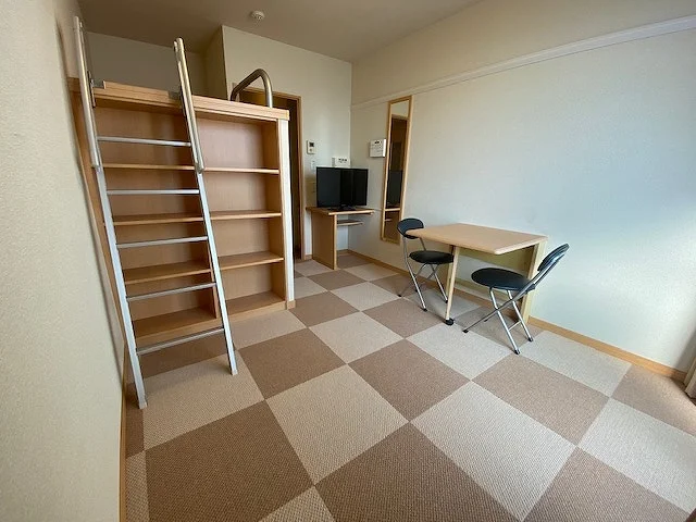 お部屋によって絨毯の色が異なります