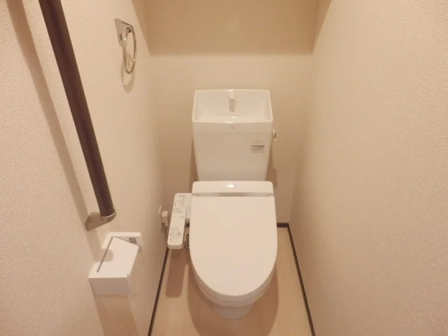 お風呂とトイレがセパレートタイプ！温水便座付きです！