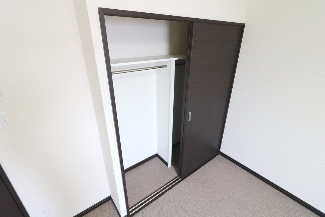 大型クローゼットにより女性の方でも収納が安心！