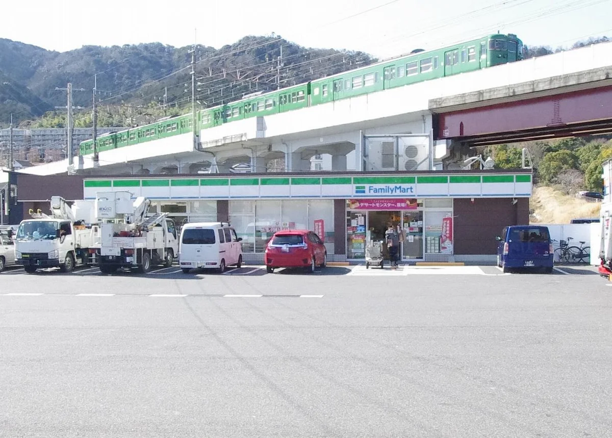 徒歩約7分の距離☆