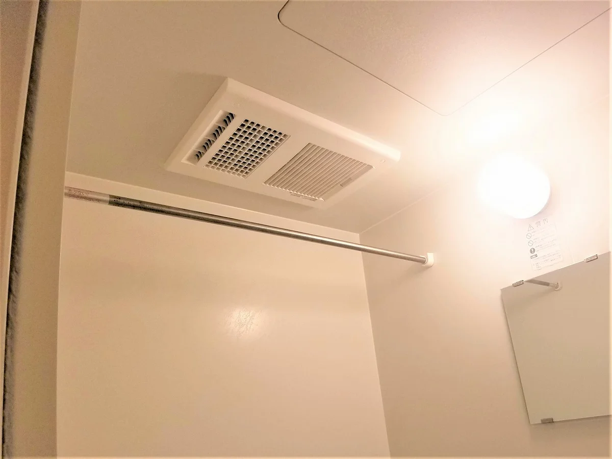 浴室乾燥機能付きなので、雨の日でも洗濯物が乾かせます。