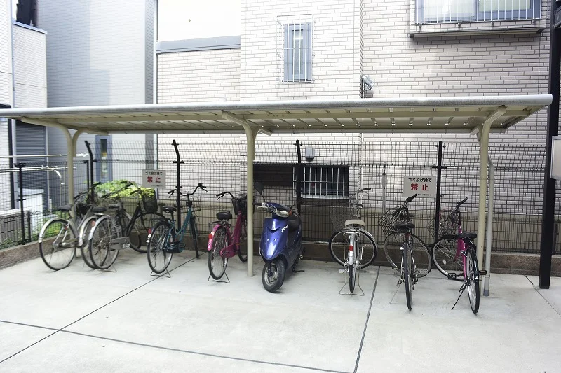 屋根付き駐輪場あります!!