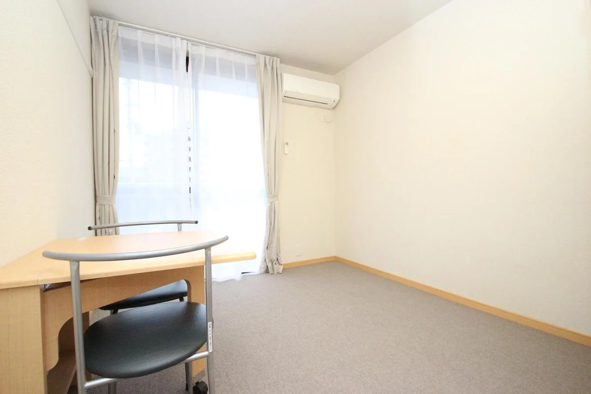 テーブル・椅子付き