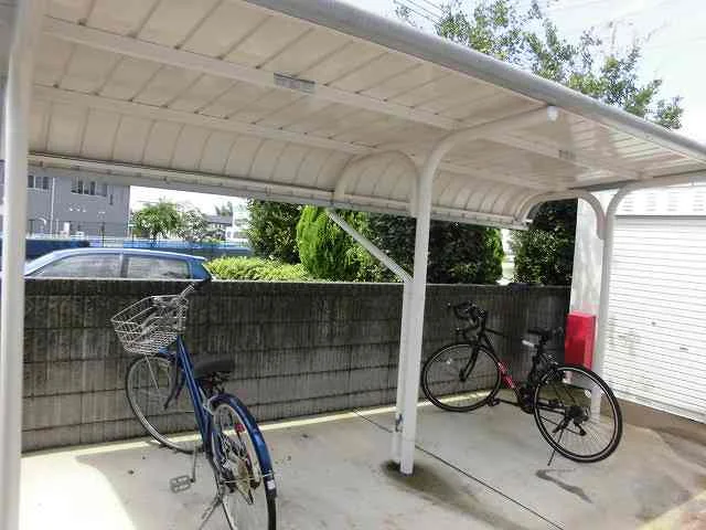 屋根付き駐輪場です。