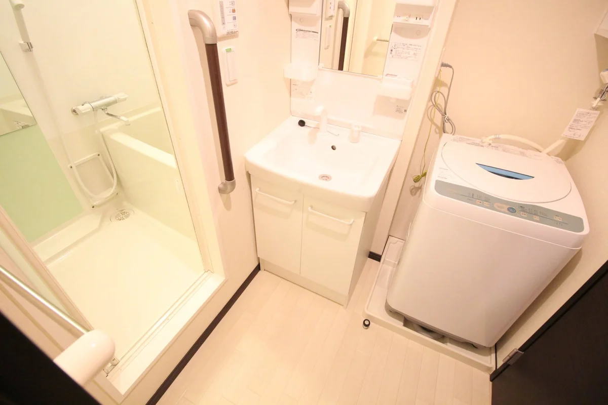 脱衣スペースには、独立洗面台があります♪