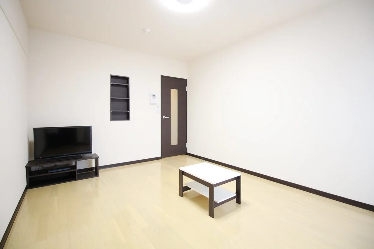 壁面棚がさりげなくおしゃれ♪（テレビは32型です。）