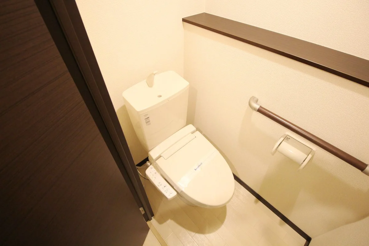 温水洗浄便座付きで、もちろんトイレ・バスはセパレート！