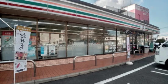 最寄りのコンビニまで徒歩6分です。