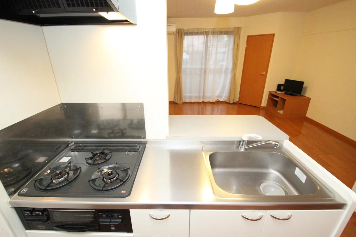 システムキッチン３口グリル付き