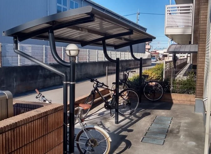 屋根付き駐輪場完備