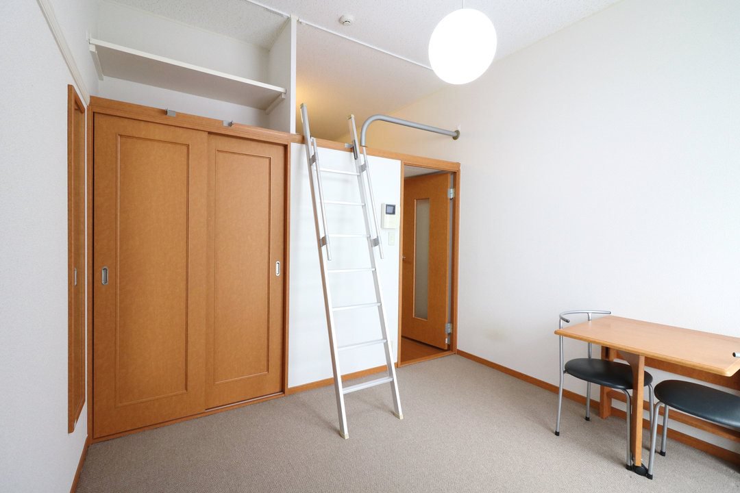 ロフトタイプは天井が高いので開放的なお部屋となります。
