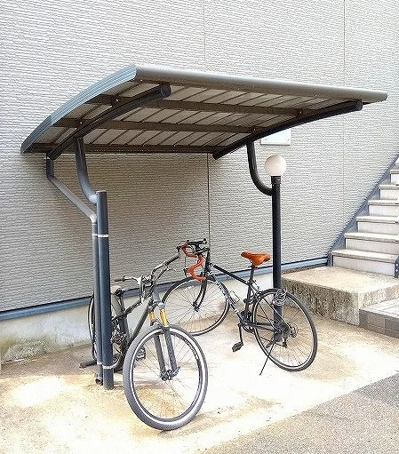 屋根付き駐輪場完備